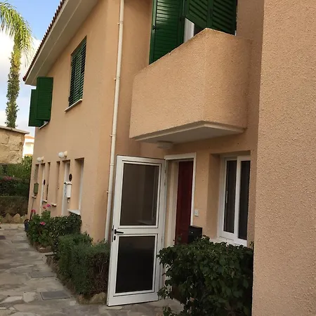 Andrea Gardens 4 *