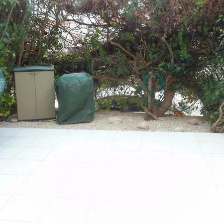 Andrea Gardens 4 *